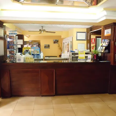 公园广场公寓酒店 *