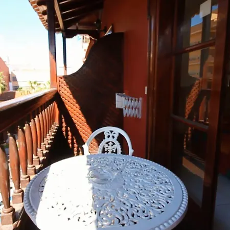 公园广场公寓酒店 *